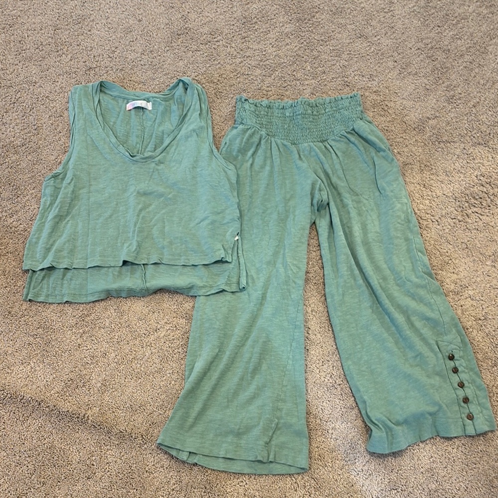 Women's Green Sleeveless Top and Pants Set